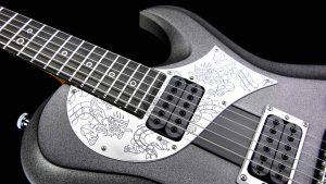 Ultimate - Silver Dragon - Rock & Metal Gitarre - graviertes Schlagbrett Detail 1