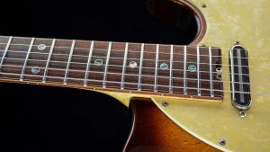 Versatile Golden Bee T-Style Custom Guitar - Griffbrett